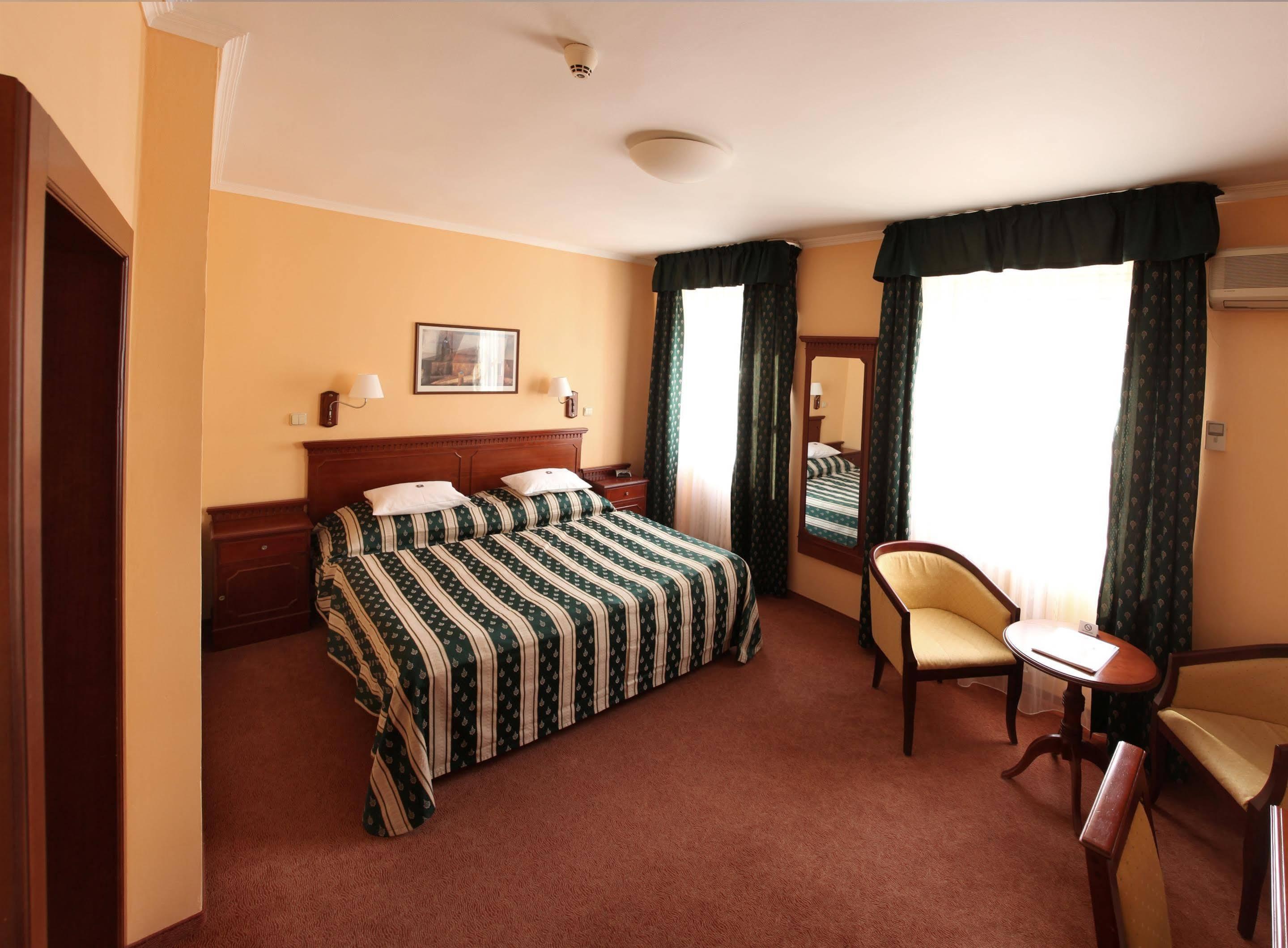 Hotel Meteor Plaza Praha Bagian luar foto