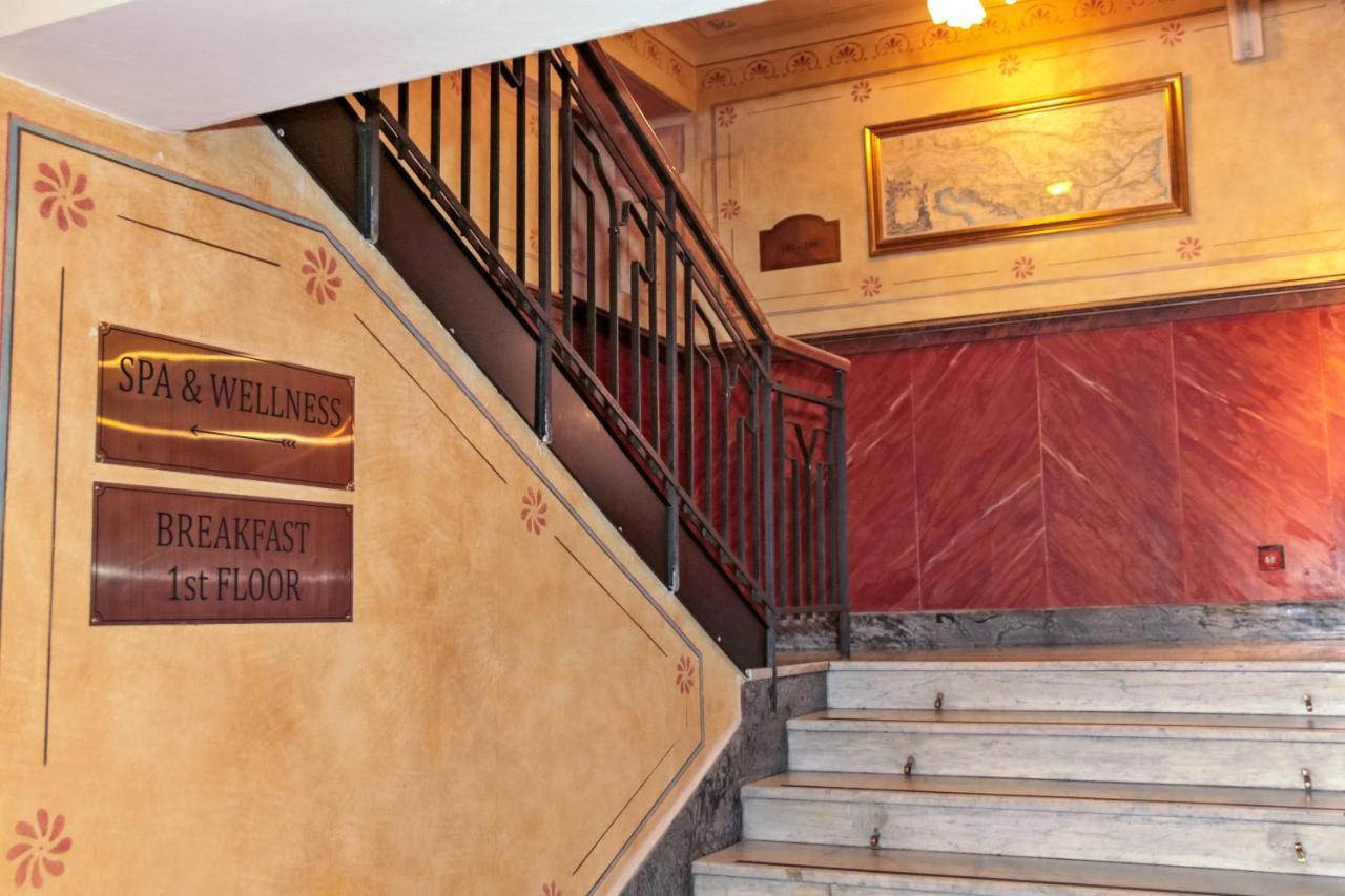 Hotel Meteor Plaza Praha Bagian luar foto