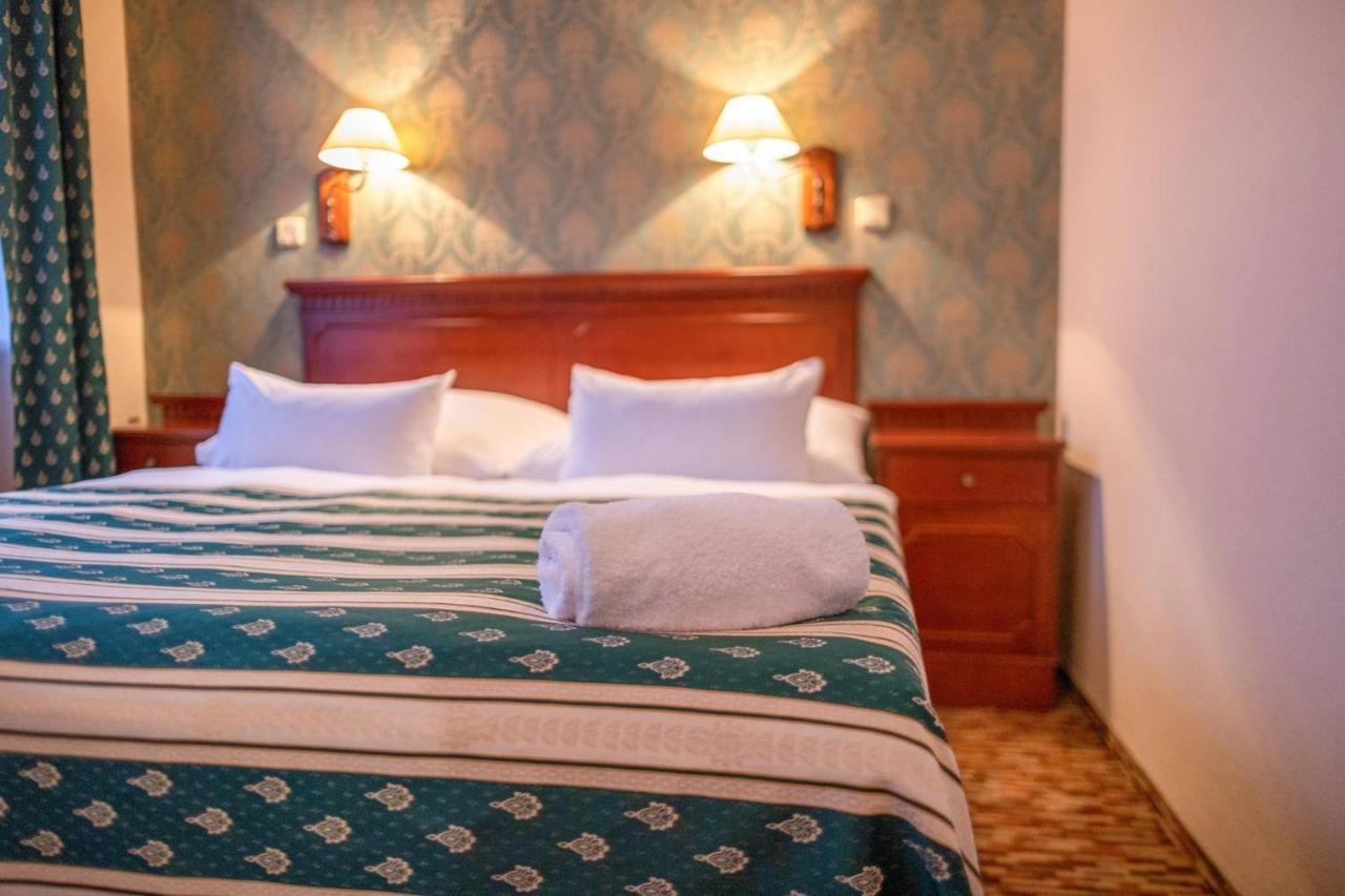 Hotel Meteor Plaza Praha Bagian luar foto
