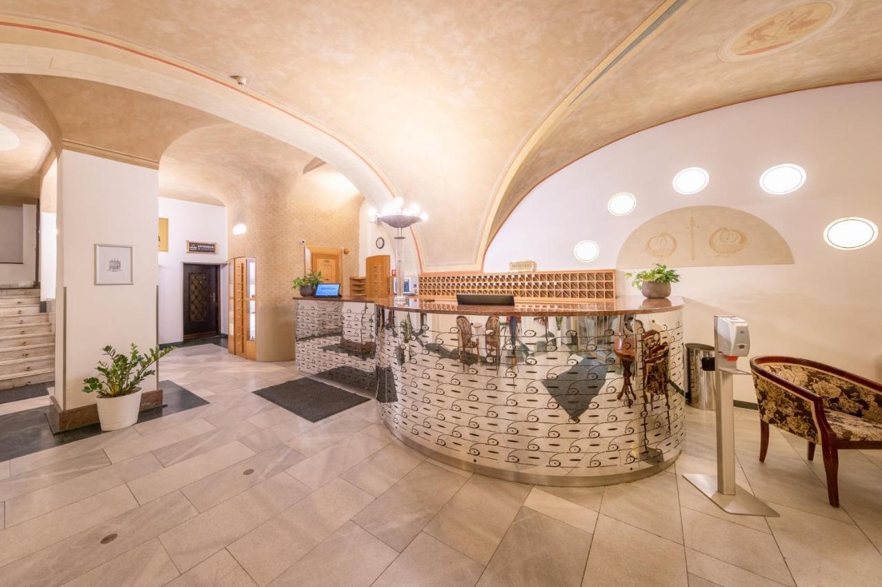 Hotel Meteor Plaza Praha Bagian luar foto