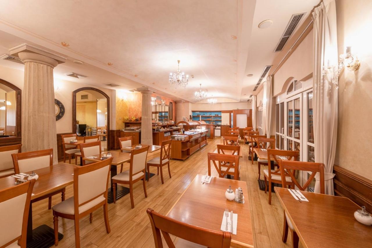 Hotel Meteor Plaza Praha Bagian luar foto