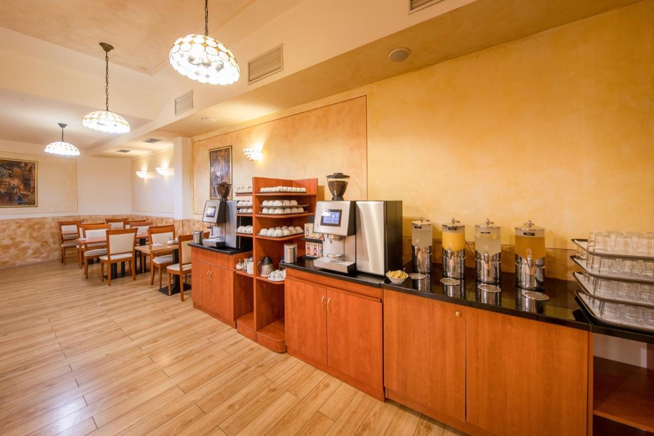 Hotel Meteor Plaza Praha Bagian luar foto