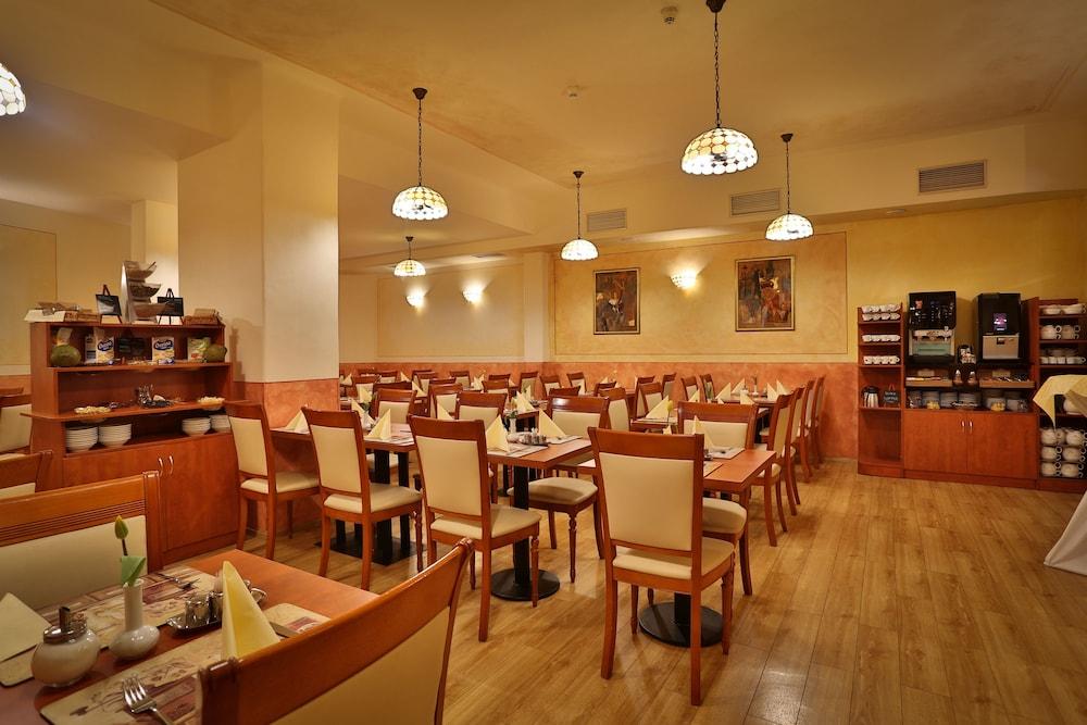 Hotel Meteor Plaza Praha Bagian luar foto