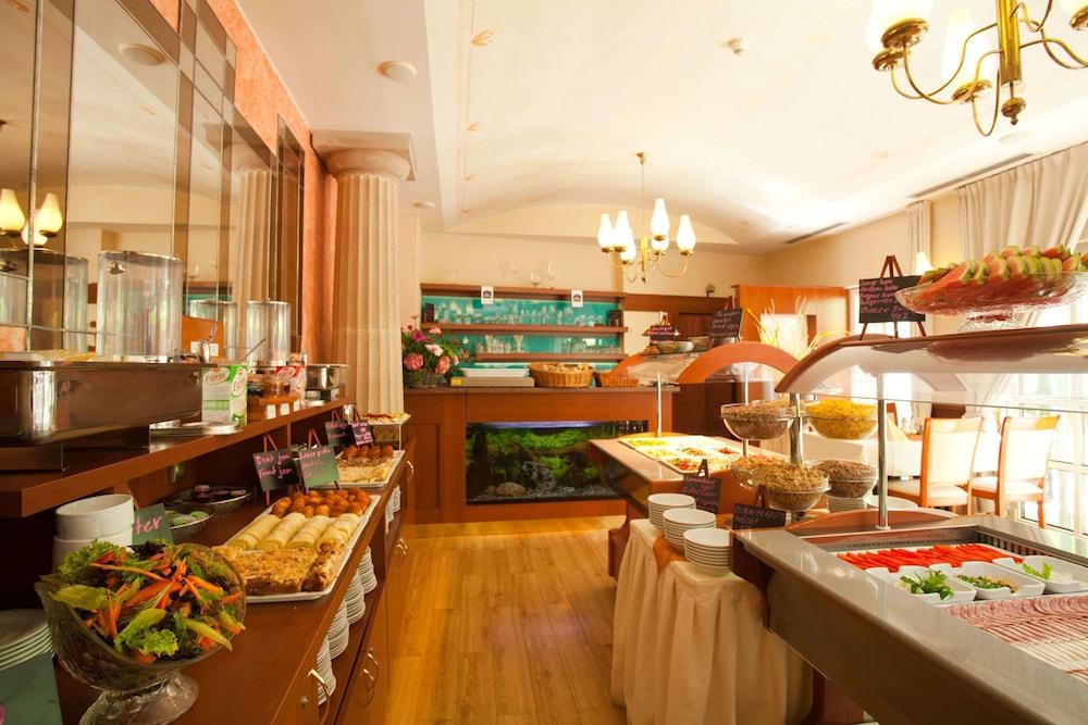Hotel Meteor Plaza Praha Bagian luar foto