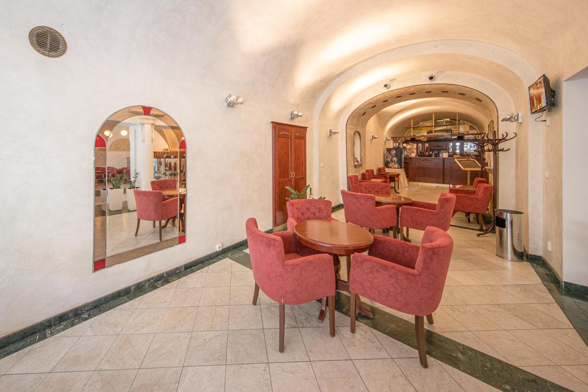 Hotel Meteor Plaza Praha Bagian luar foto