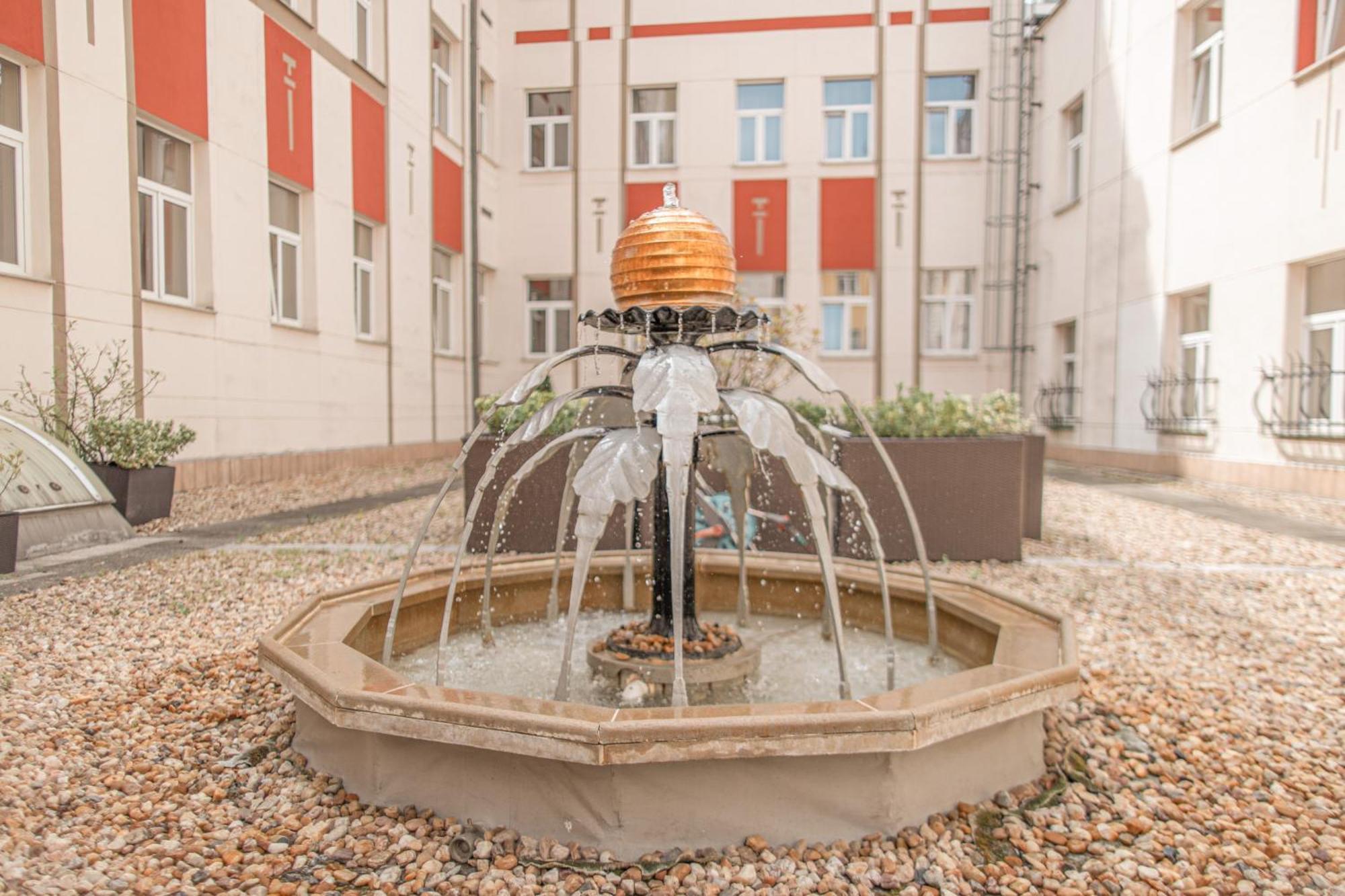 Hotel Meteor Plaza Praha Bagian luar foto