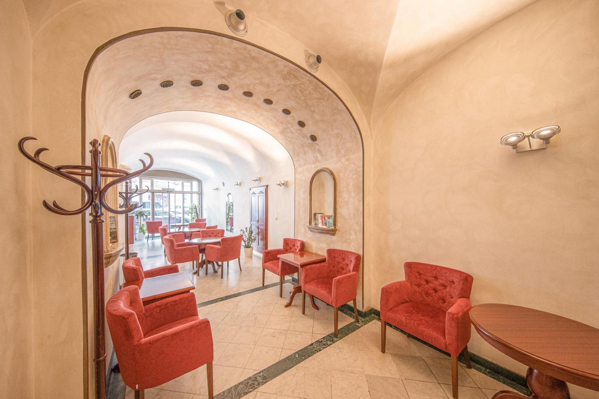 Hotel Meteor Plaza Praha Bagian luar foto