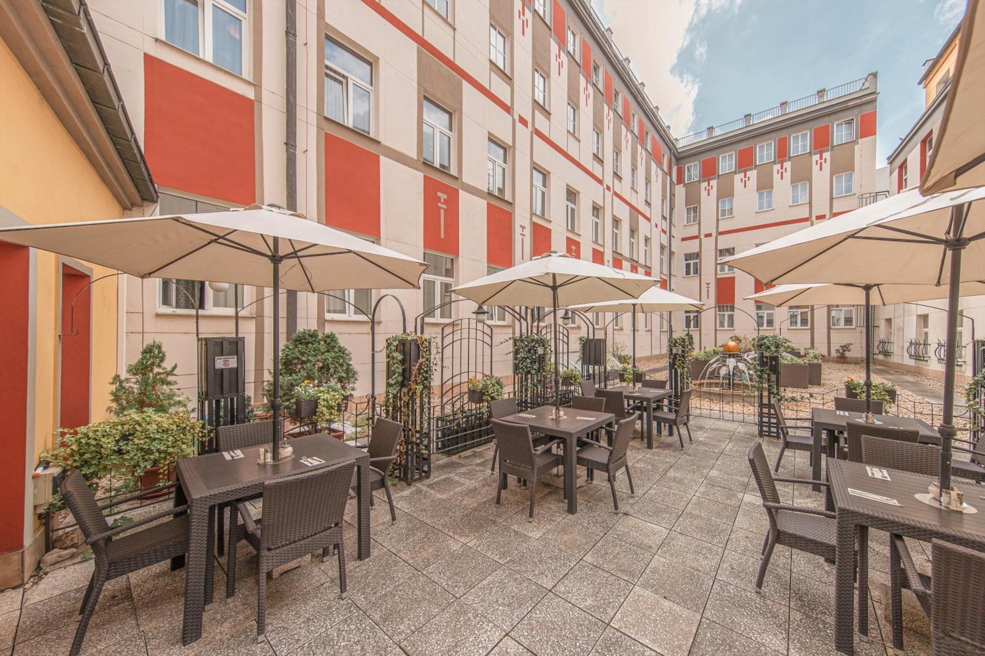 Hotel Meteor Plaza Praha Bagian luar foto